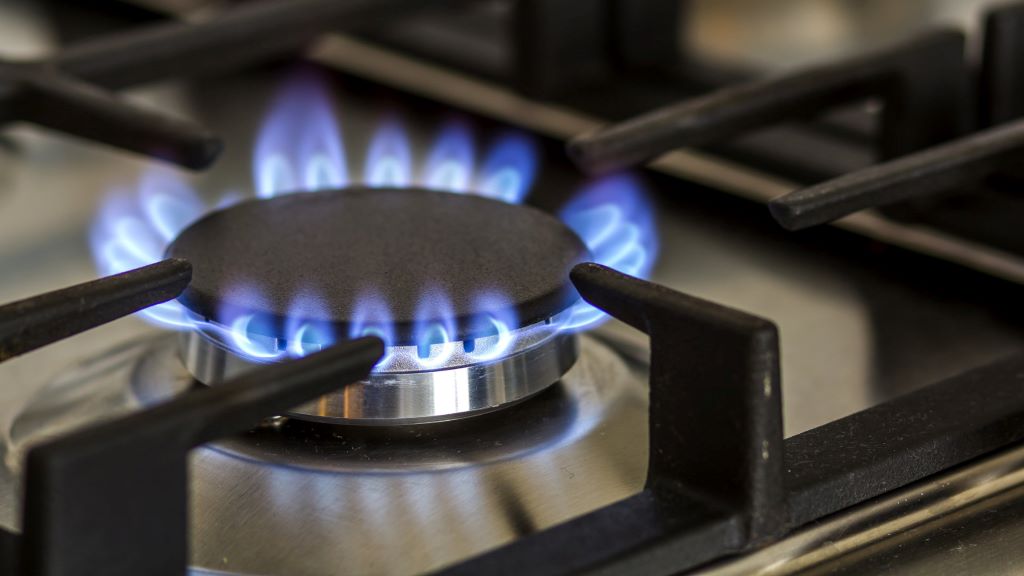 What are the safety precautions for a gas stove